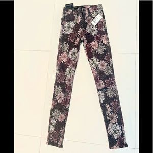 J Brand mid rise super skinny jeans, pants NWT, size 24, Queen Anne’s lace